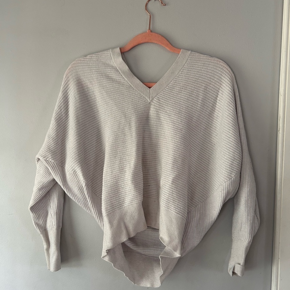 Dynamite stretchy woman’s Gray V-Neck Sweater